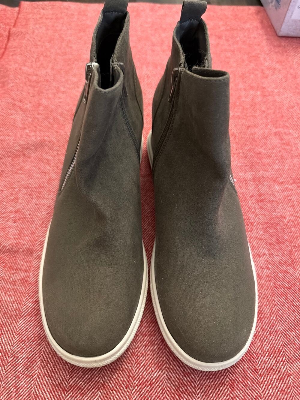 Steve Madden Gray suede wedge sneakers size 8.5
